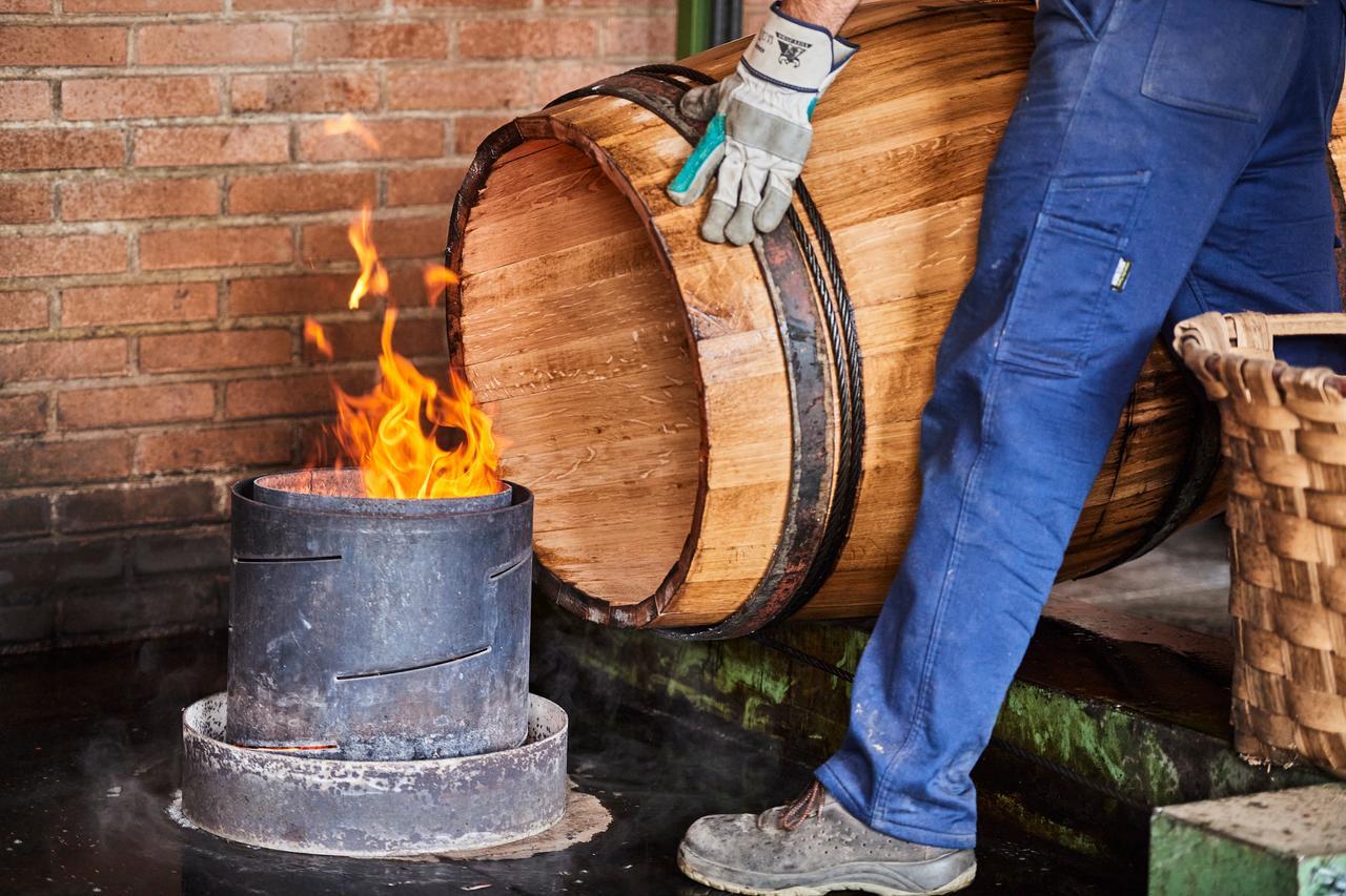 oak-barrel-toasting